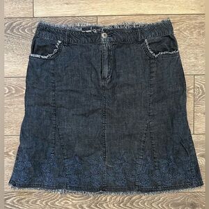 VTG Cotton Ginny Fray Denim  Skirt Floral Embroidery 100% Cotton SZ 13 Dark Wash